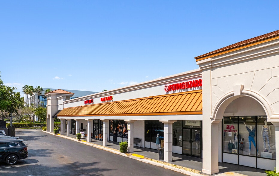 More Photos Of 2200-2222 Glades Rd, Boca Raton Unknown For Lease