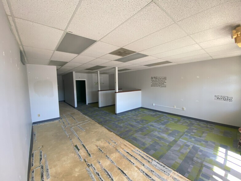 More Photos Of 2402-2418 N Hwy 67, Florissant Office For Lease