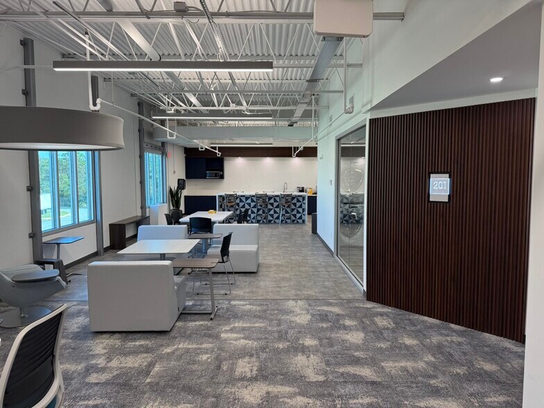 More Photos Of 511 N John Rodes Blvd, Melbourne Office For Lease