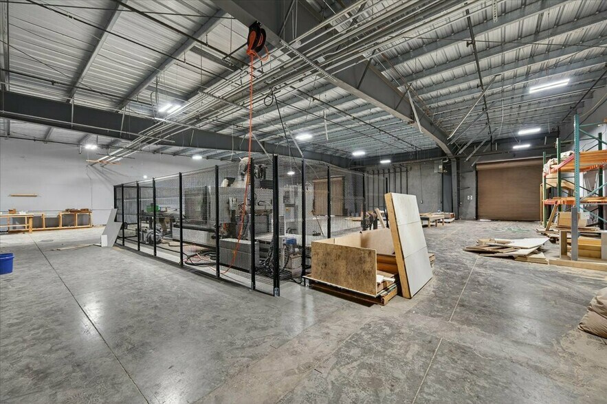 More Photos Of 2695 N Fowler Ave, Fresno Light Distribution For Lease