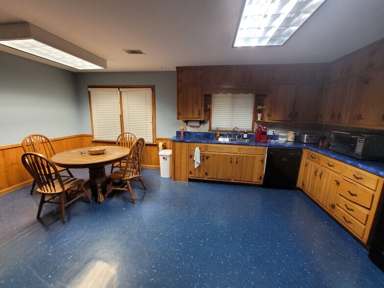 More Photos Of 2228 Scenic Dr, Snellville Office Residential For Sale