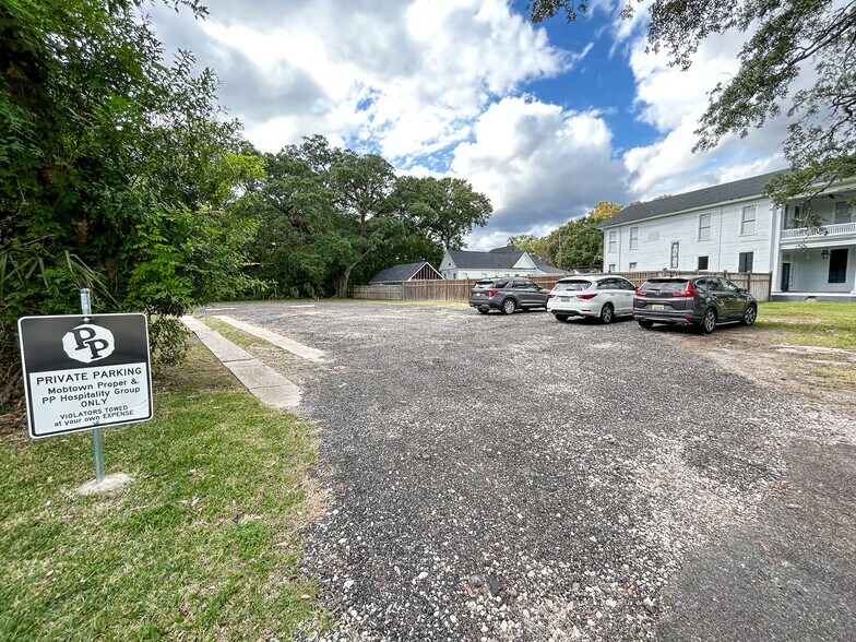 More Photos Of 119 S Ann St, Mobile Freestanding For Lease