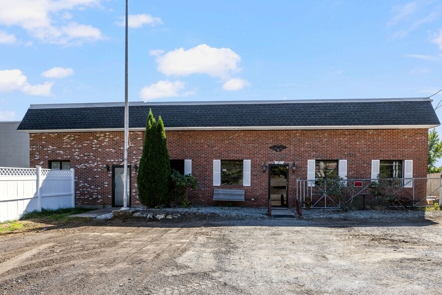 More Photos Of 30 Starr St, Johnston Warehouse For Lease