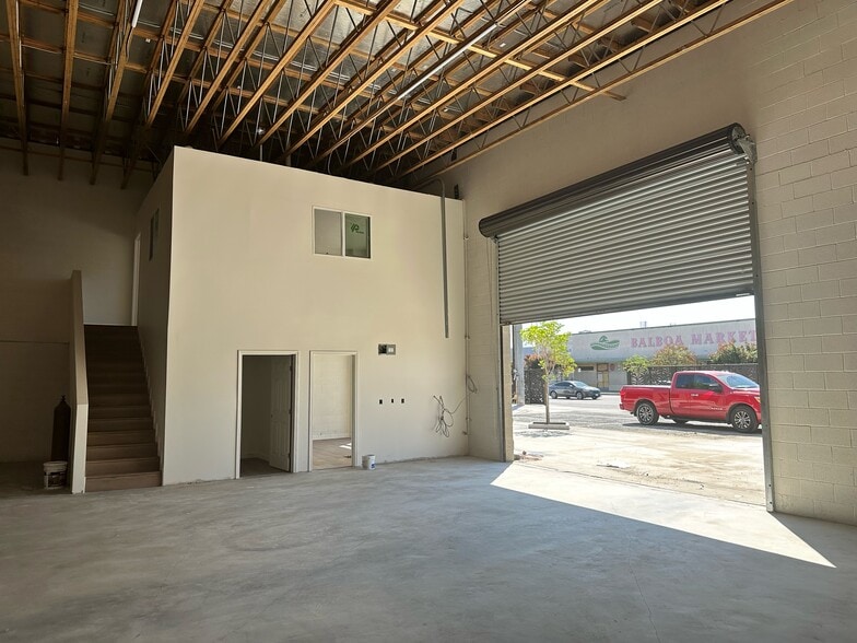 More Photos Of 7626 Balboa Blvd, Van Nuys Warehouse For Lease