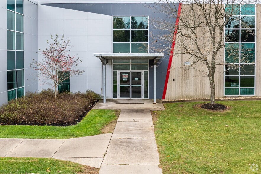 More Photos Of 173 Industry Dr, Pittsburgh Showroom For Lease