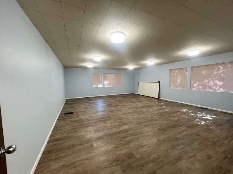 More Photos Of 9412 15th Ave NE, Seattle Specialty For Sale