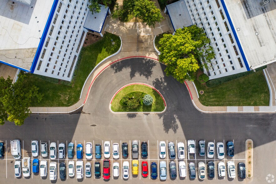 More Photos Of 4005 NW Expressway, Oklahoma City Unknown For Lease