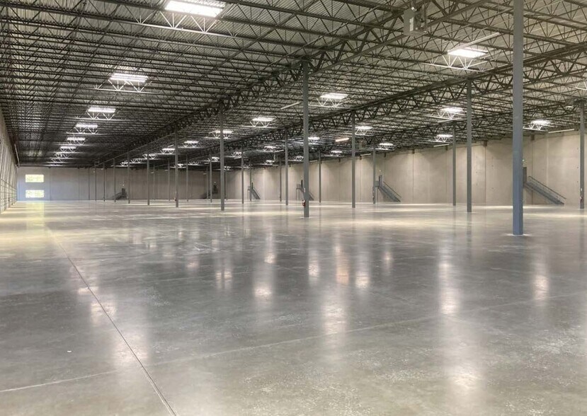 More Photos Of 2912 NE 172nd Pl, Portland Distribution For Lease