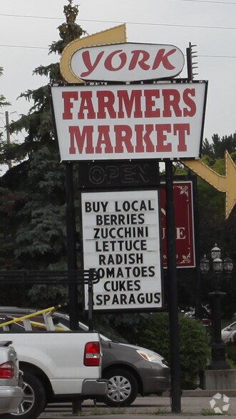 More Photos Of 7509 Yonge St, Markham Freestanding For Sale