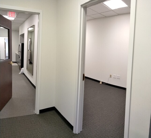 More Photos Of 817 E Morehead St, Charlotte Office For Lease