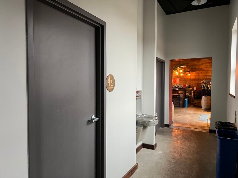 More Photos Of 1401-1431 Northern Ct, Madison General Retail For Sale