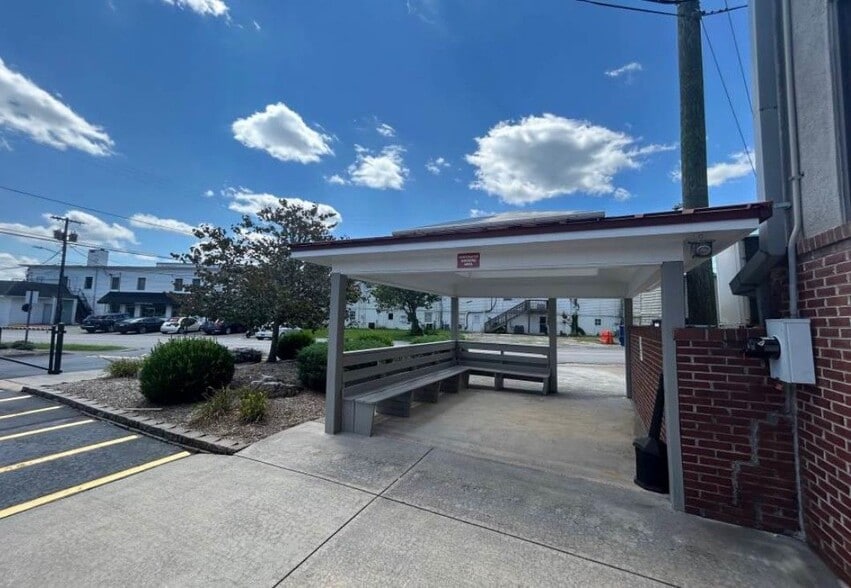 More Photos Of 125 Broadway Ave, Oak Ridge Office For Sale