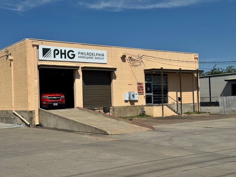 Primary Photo Of 2611 Irving Blvd, Dallas Distribution For Lease