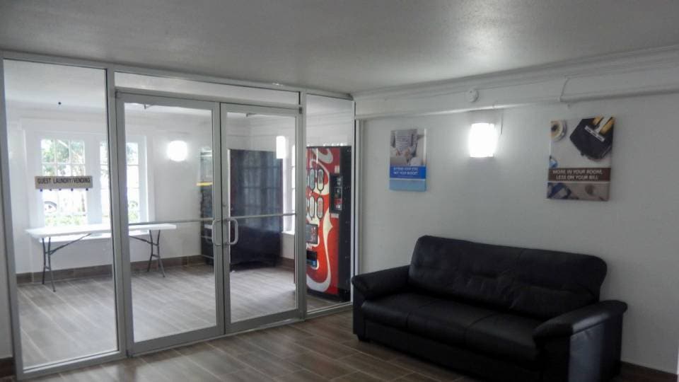 More Photos Of 6 N Sam Houston Pky E, Houston Hotel For Sale