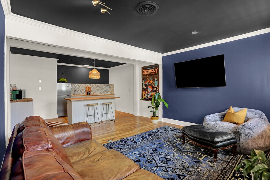 More Photos Of 2258 Young Ave, Memphis Loft Creative Space For Sale