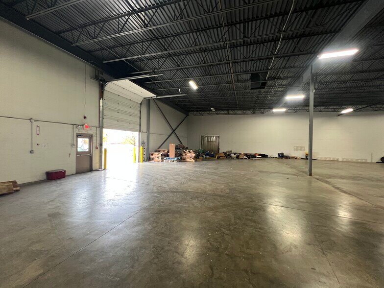 More Photos Of 5739 Professional Cir, Indianapolis Warehouse For Sale