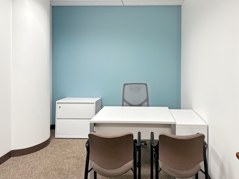 More Photos Of 203 N LaSalle St, Chicago Coworking Space