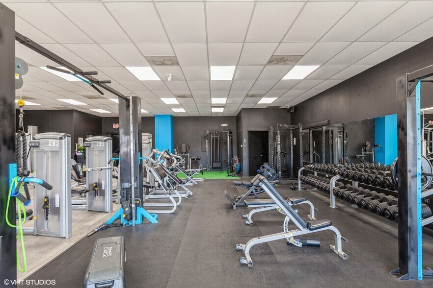 More Photos Of 366-380 Bank Dr, Mchenry Restaurant For Lease