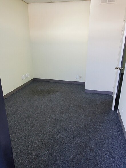 More Photos Of 9001 Oso Ave, Chatsworth Industrial For Lease