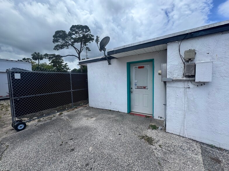 More Photos Of 322 Ridgewood Ave, Daytona Beach Storefront Retail Office For Sale