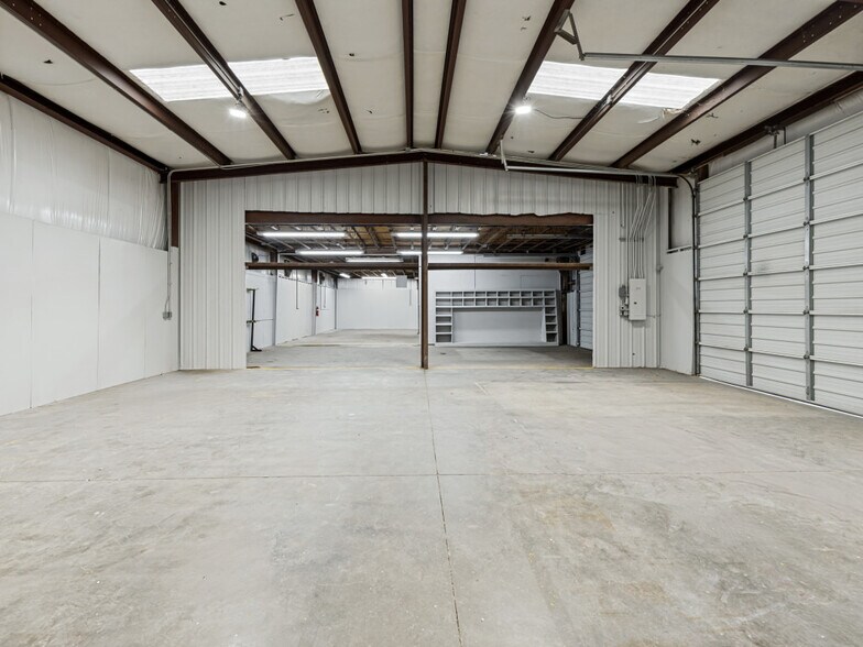 More Photos Of 18918 Tomball Pky, Houston Storefront Retail Office For Lease