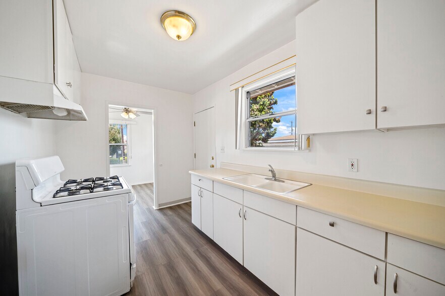 More Photos Of 823-831 W 25th St, San Pedro Apartments For Sale