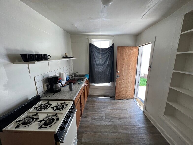 More Photos Of 1208 W White Oak St, Independence Apartments For Sale