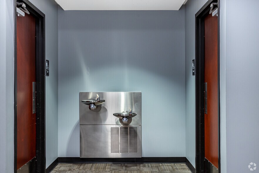 More Photos Of 16025 W 113th St, Lenexa Unknown For Lease