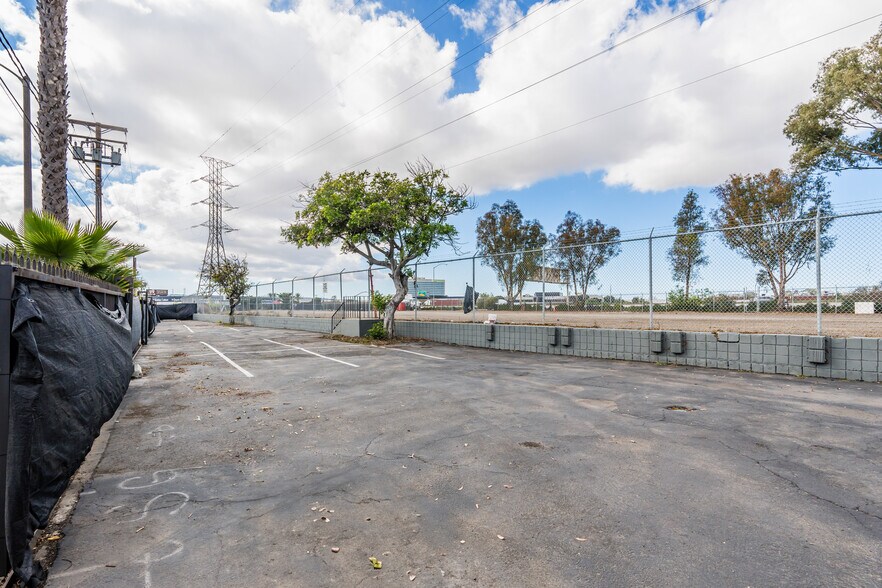 More Photos Of 19603 Figueroa St, Carson Warehouse For Lease