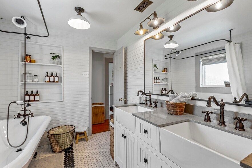 More Photos Of 115 N 1st St, Midlothian Storefront Retail Office For Sale