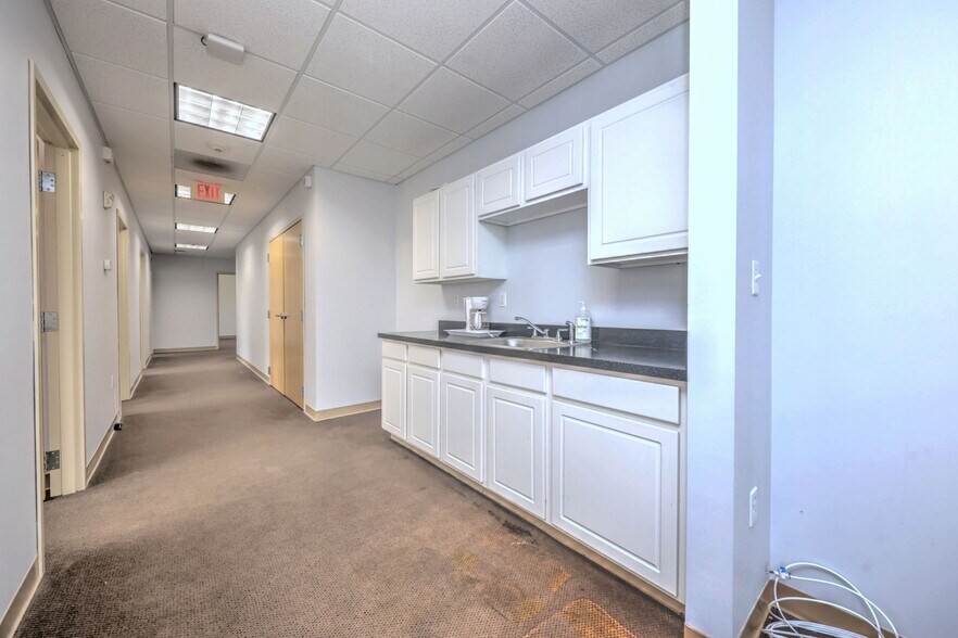 More Photos Of 317 Foxon Rd, East Haven Medical For Lease