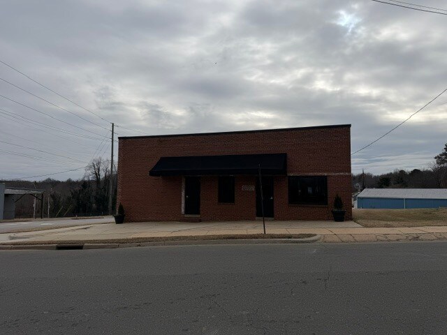 More Photos Of 141 Depot St, Roxboro Office For Lease