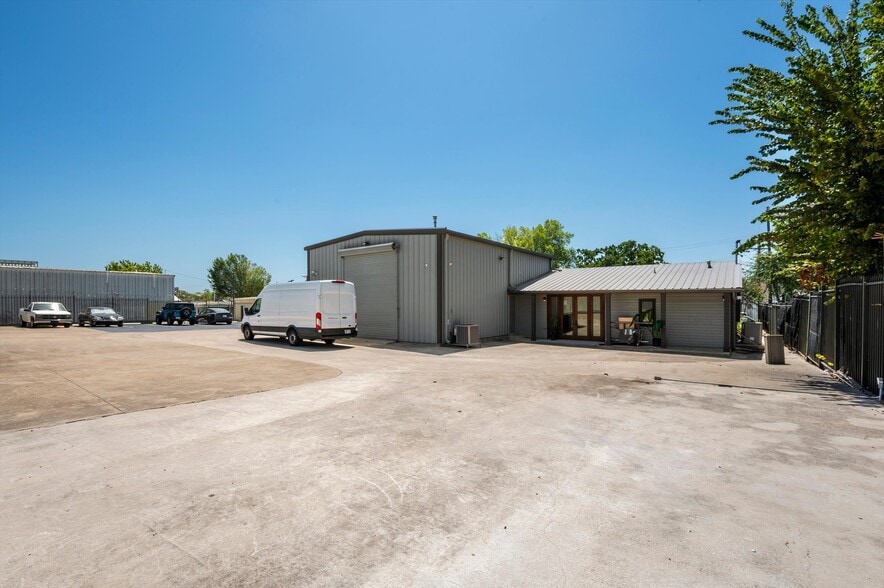 More Photos Of 2655 Myrtle Springs Ave, Dallas Light Manufacturing For Sale