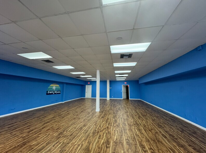 More Photos Of 7050 Winkler Rd, Fort Myers Unknown For Lease