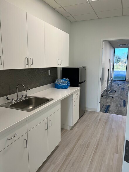 More Photos Of 5405 Diplomat Cir, Orlando Loft Creative Space For Lease