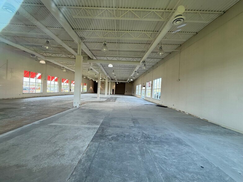 More Photos Of 1613 Victor Rd NW, Lancaster Freestanding For Lease
