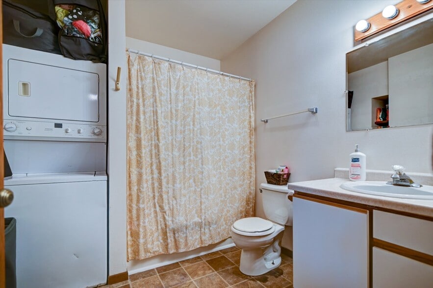 More Photos Of 200 & 204 W Main St, Waunakee Storefront Retail Residential For Sale