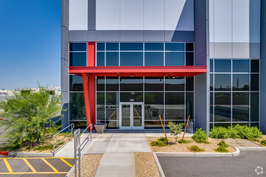 More Photos Of 4250 E Superior Ave, Phoenix Warehouse For Lease