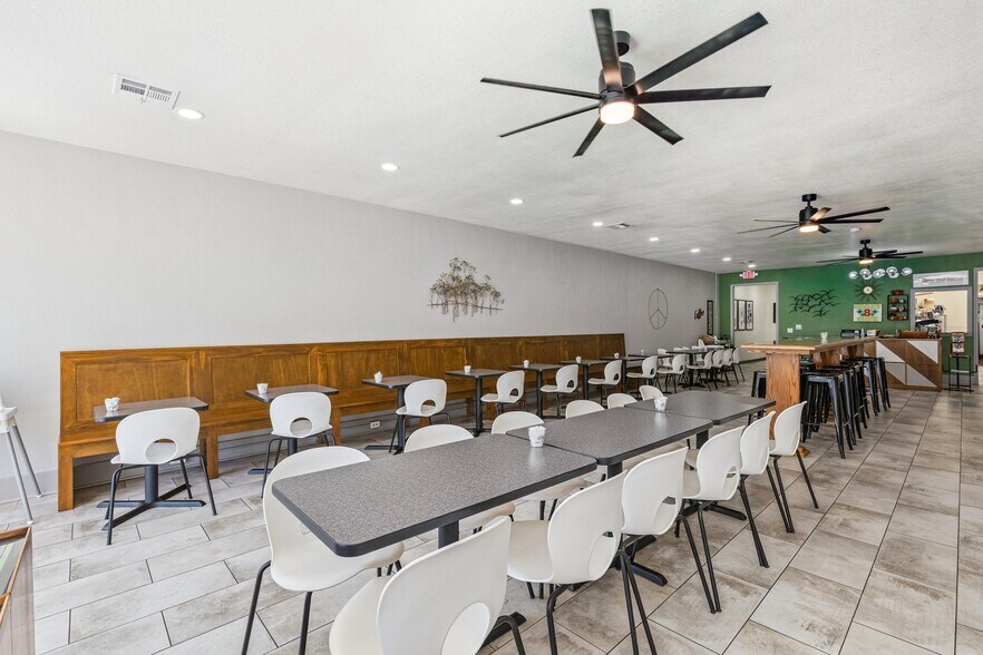 More Photos Of 424 W Chickasha Ave, Chickasha Storefront For Sale