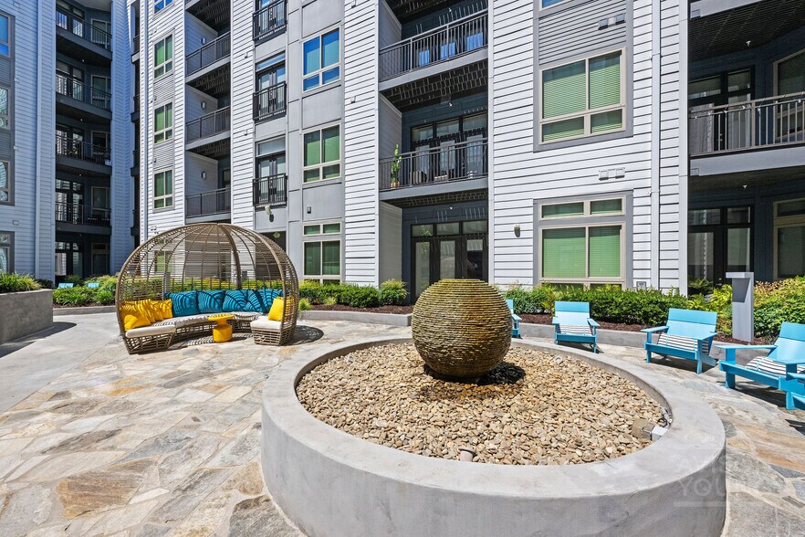 More Photos Of 650 E Brooklyn Village Ave, Charlotte Apartments For Sale