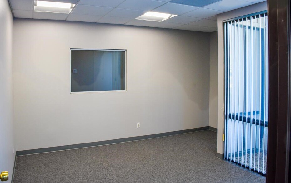 More Photos Of 5160 Mercury Pt, San Diego Light Manufacturing For Lease