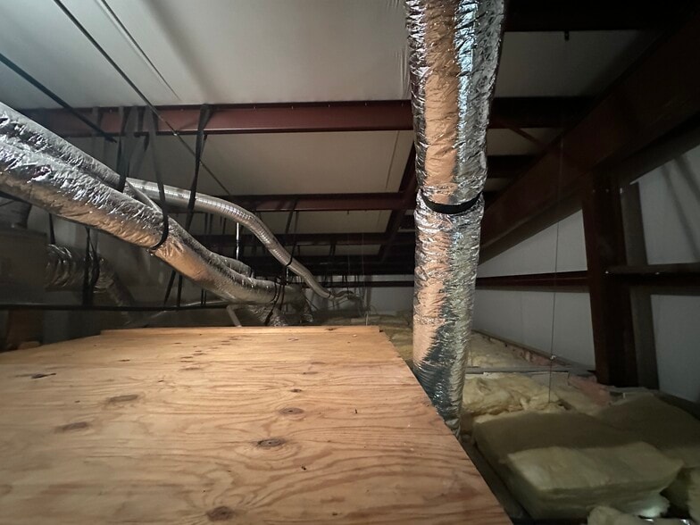 More Photos Of 18820 Sakera Rd, Hudson Warehouse For Lease