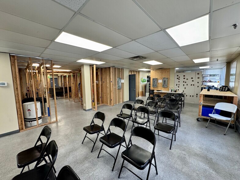 More Photos Of 400 Allwood Rd, Clifton Warehouse For Lease