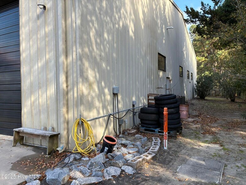 More Photos Of 8739 Caratoke Hwy, Harbinger General Retail For Sale