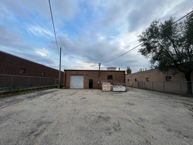 More Photos Of 1116 Morse Ave, Schaumburg Warehouse For Lease