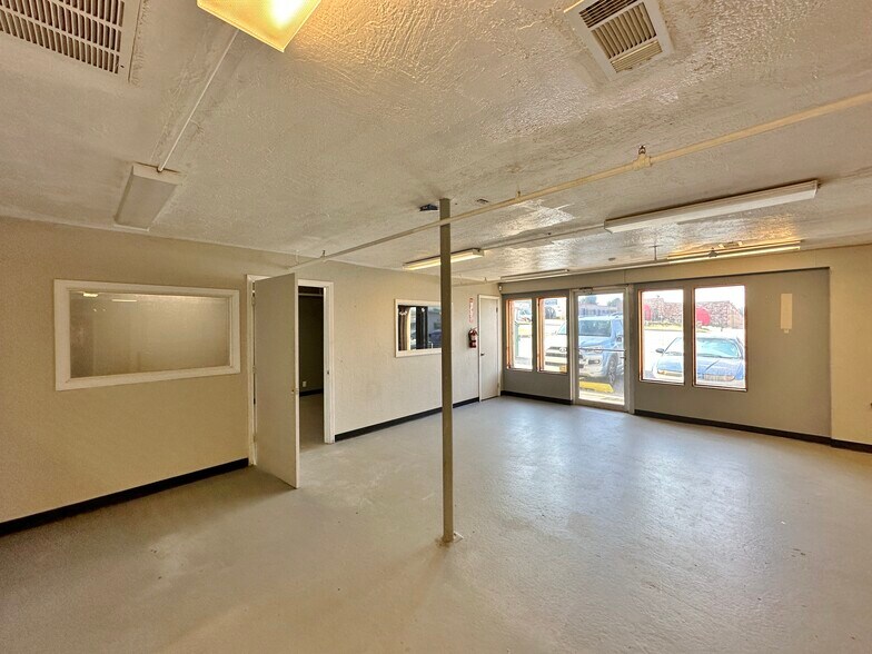 More Photos Of 3105 E Reno Ave, Oklahoma City Warehouse For Sale