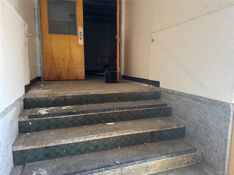 More Photos Of 2901 Pine Ave, Niagara Falls Storefront Retail Residential For Sale
