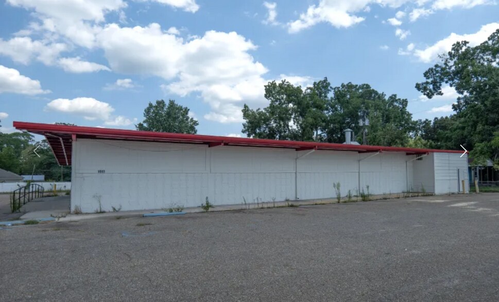 More Photos Of 1919 S Oates St, Dothan Freestanding For Sale