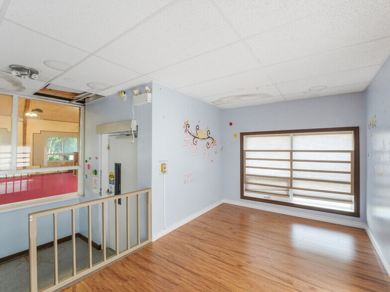 More Photos Of 9630 74 Av NW, Edmonton Flex For Sale