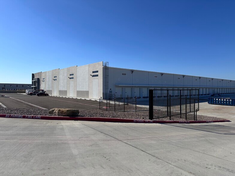 More Photos Of 19926 Kraus Lp, Laredo Distribution For Sale